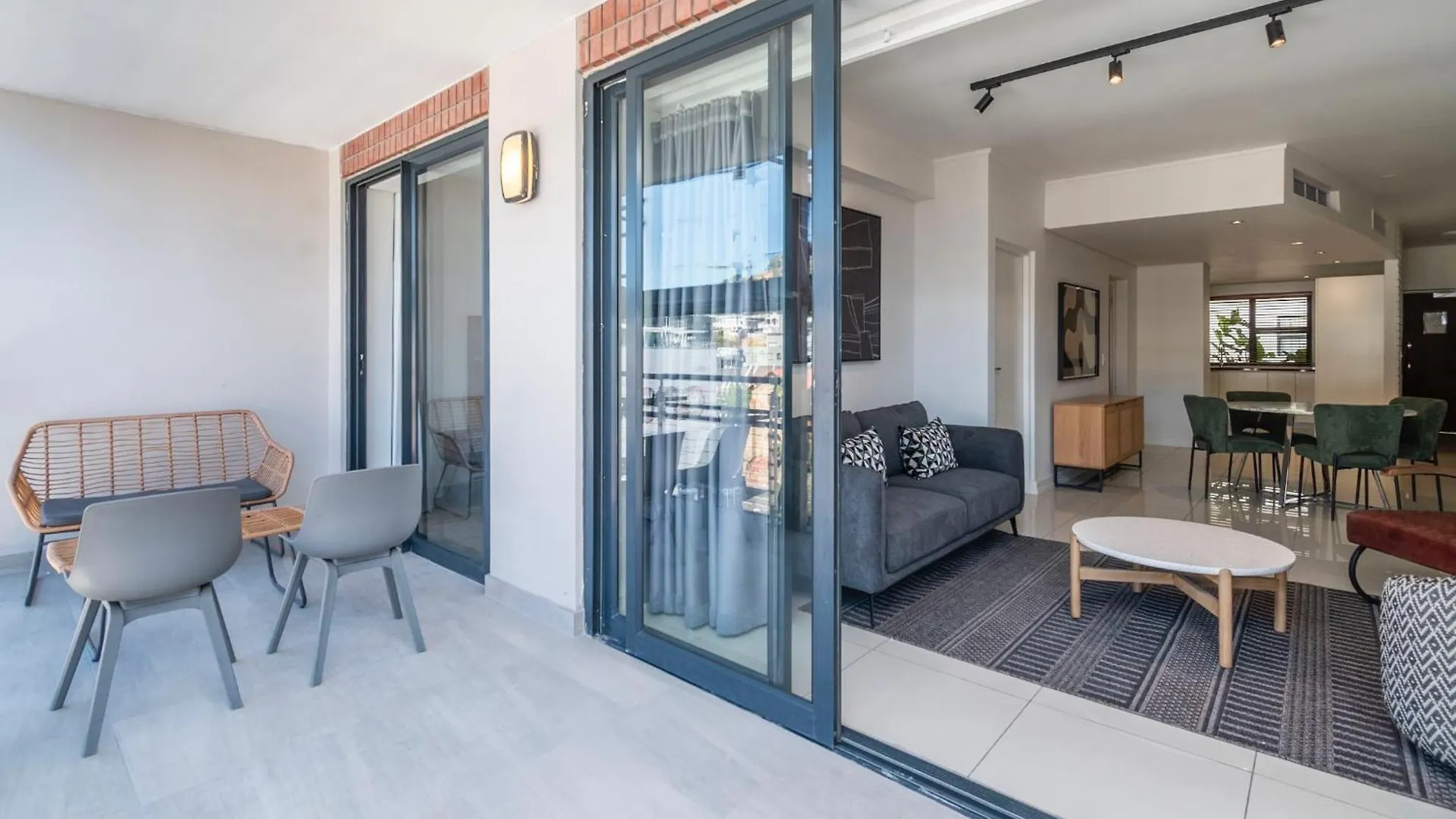 Xenia Aparthotel By Totalstay Le Cap